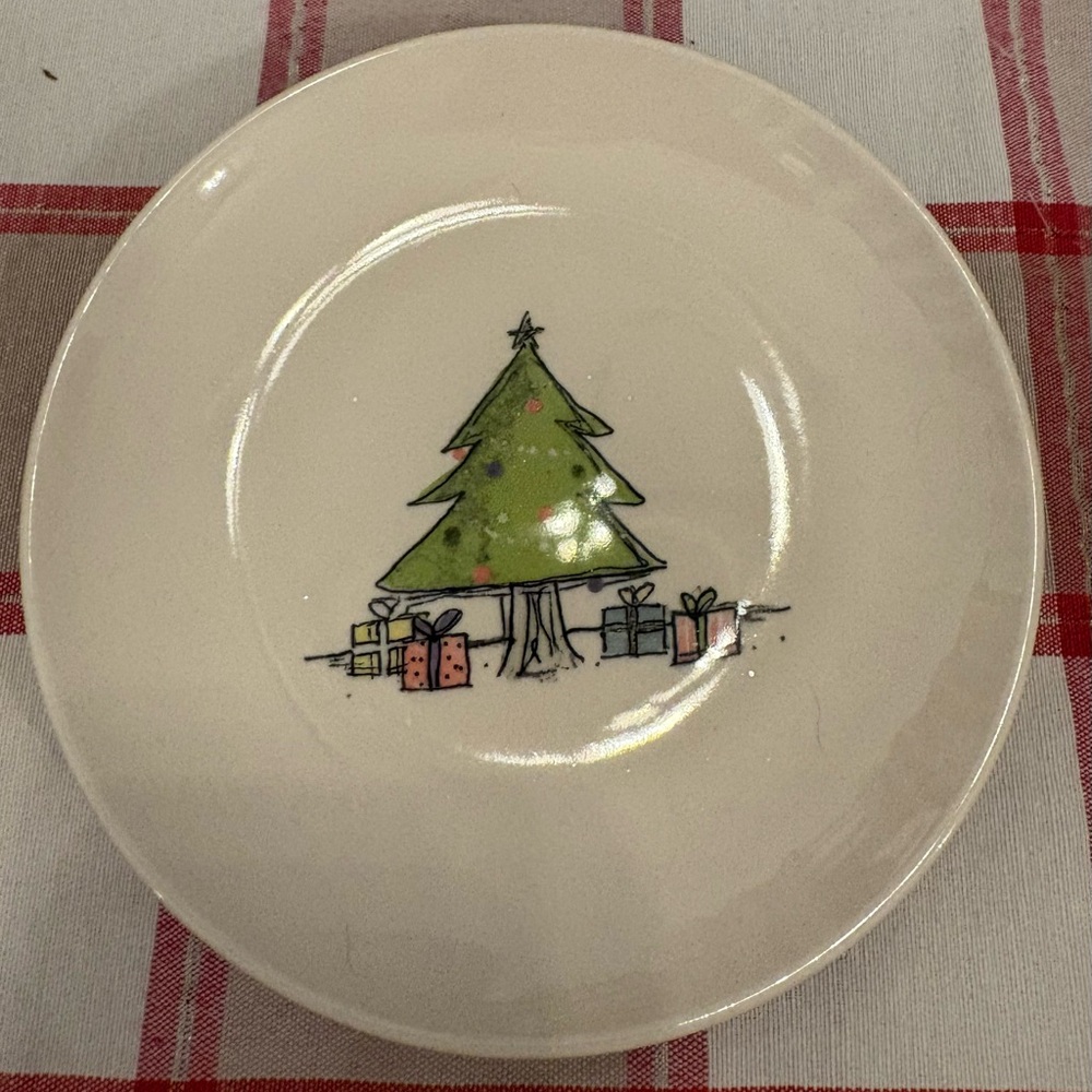 Festive Christmas Tree Plate Set of 4